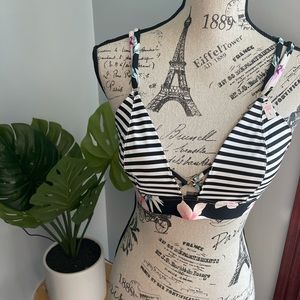 NWT VS pink bralette